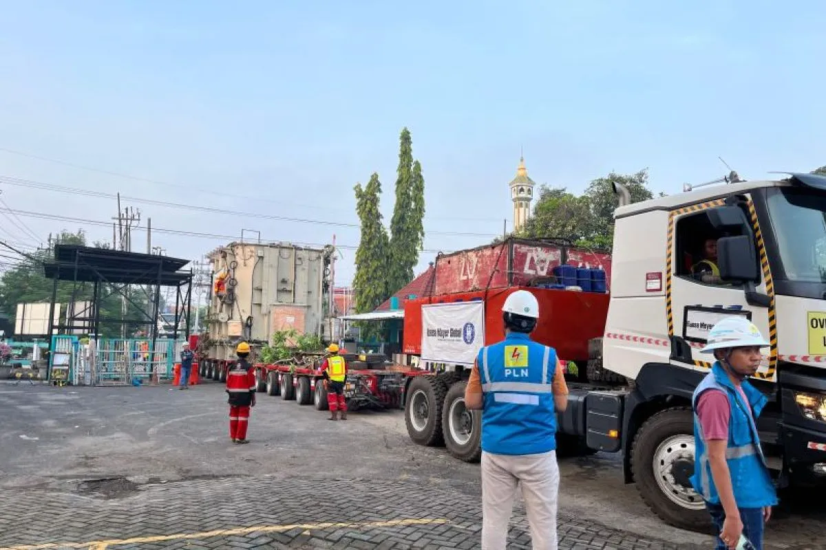Perkuat Kelistrikan, Surabaya PLN Pasang Enam IBT GISTET 500 kV Waru