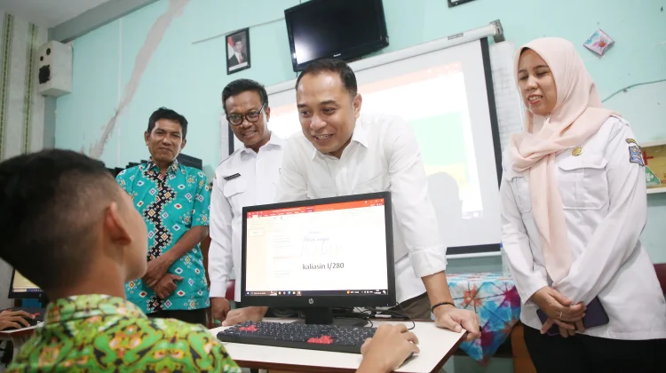 Pelajar Surabaya Dilarang Pegang Gawai Mulai 08.00 sampai 20.00
