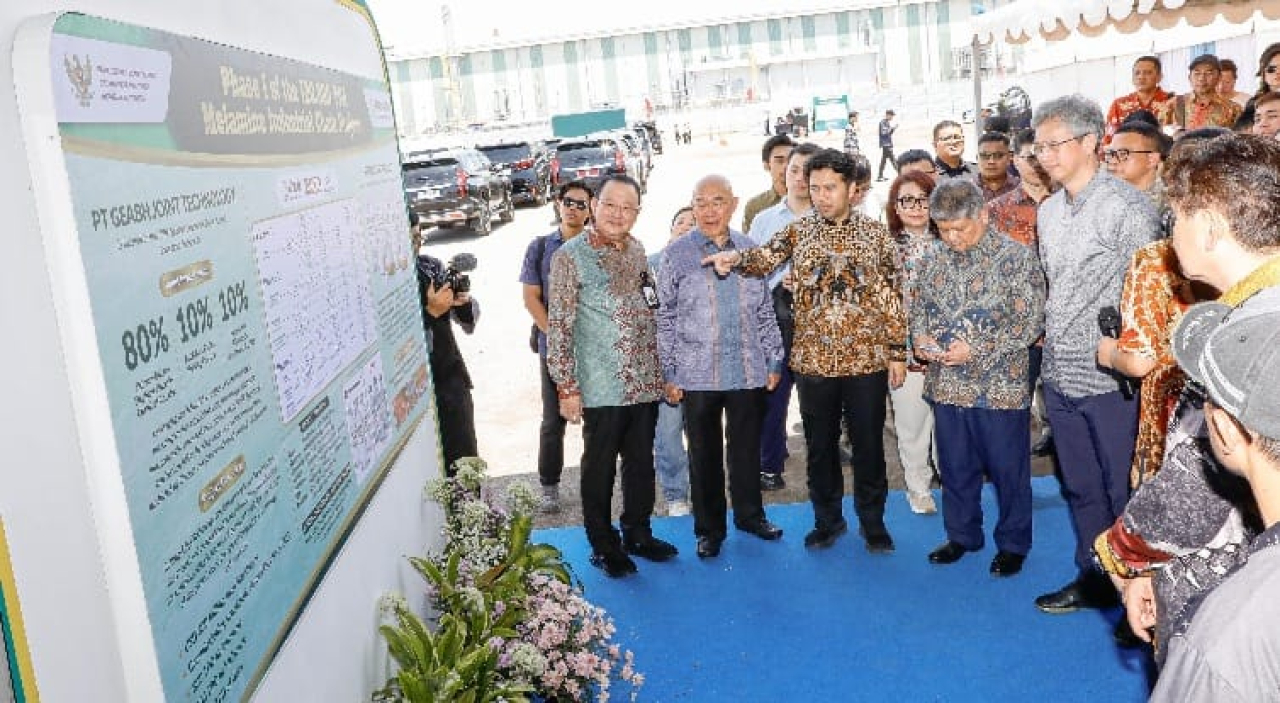 PMA asal Tiongkok GEABH melakukan gorubreaking pabrik melamin di KEK Gresik JIIPE dengan investasi senilai 600 juta dolar AS