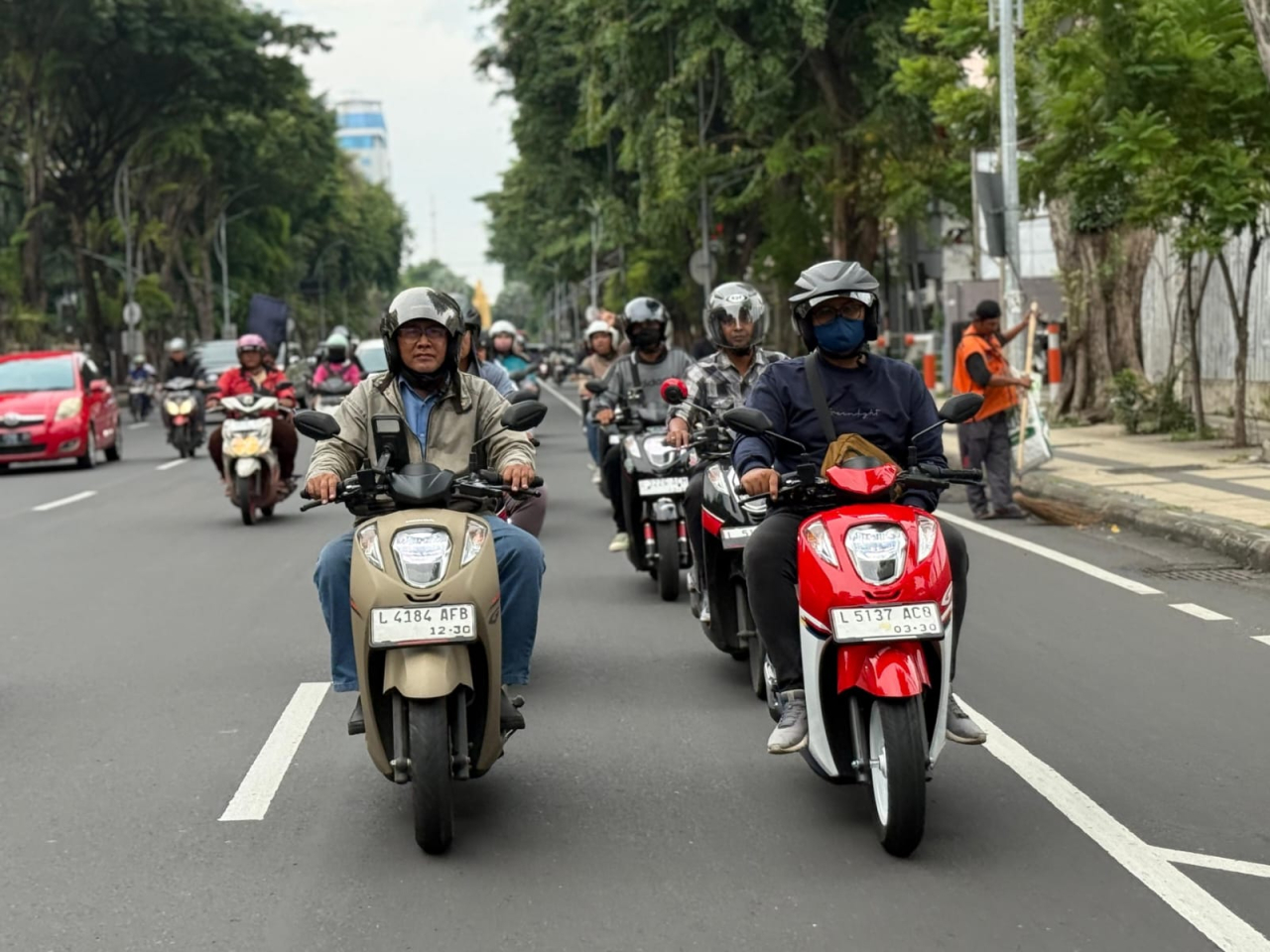 Aktivitas seru bagi generasi muda melalui kegiatan “Genio Ride & Chill City Rolling” di Surabaya.