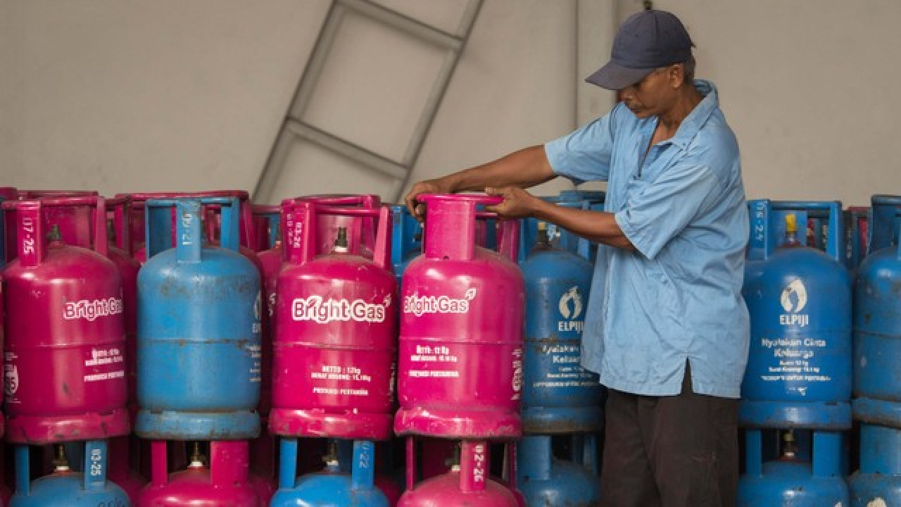 Pemerintah menaikkan harga lpg Non Subsidi untuk tabung 5 Kg dan 12 Kg