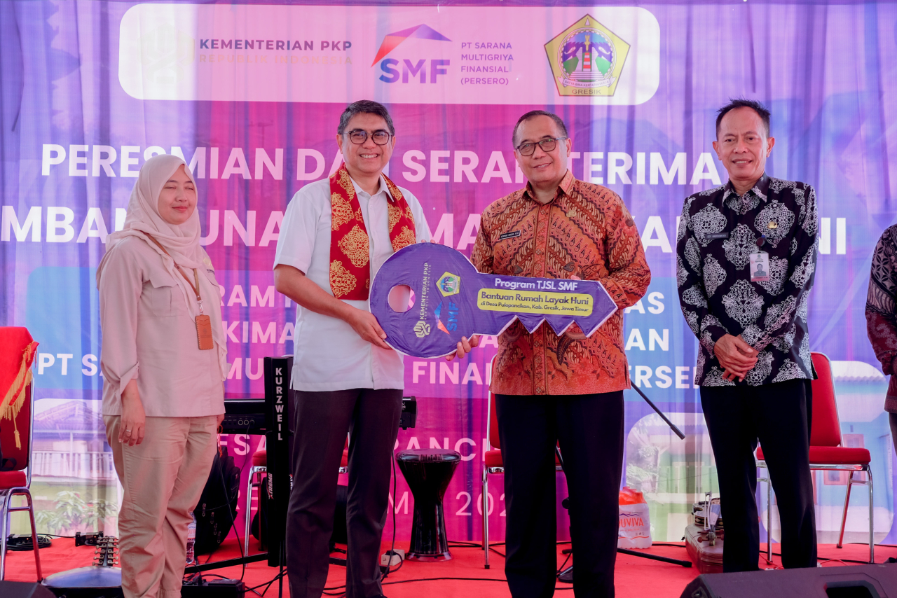 Pemerintah Kabupaten Gresik bersama PT Sarana Multigriya Finansial (SMF) meresmikan sekaligus menyerahkan 35 unit Rumah Layak Huni (RLH) bagi Masyarakat Berpenghasilan Rendah (MBR).