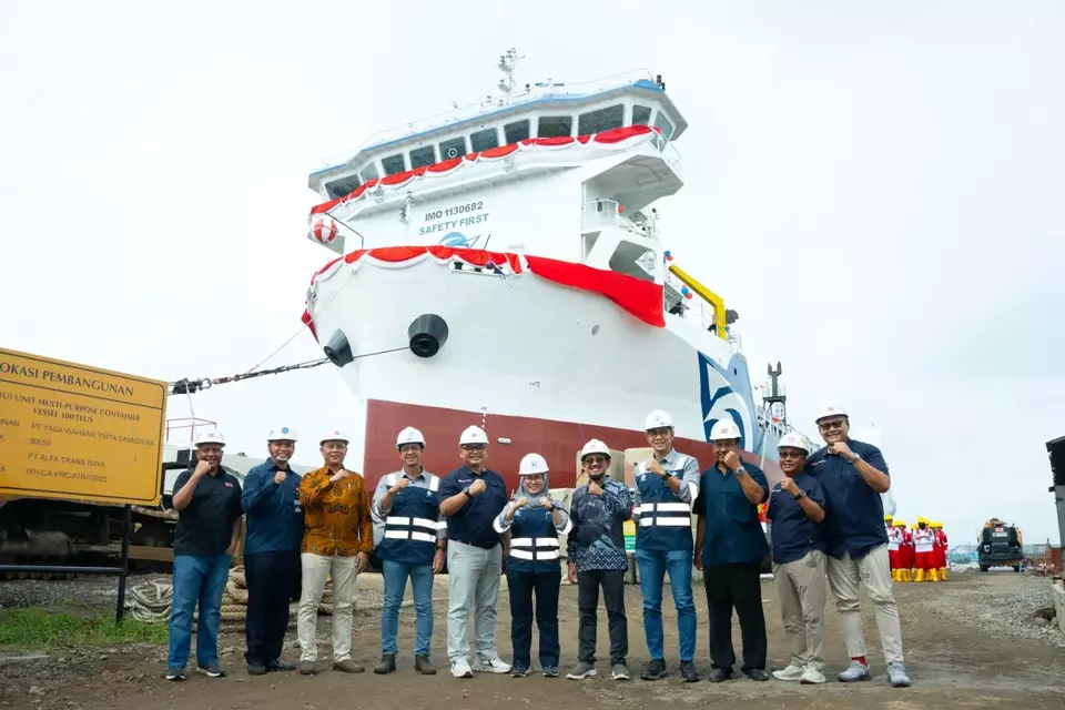 PT Alfa Trans Raya (ATR), anak usaha PT Cipta Krida Bahari (CKB Logistics), resmi meluncurkan armada container vessel terbaru bernama Alfa Trans Tiga di Pelabuhan Tanjung Emas, Semarang, Jawa Tengah.