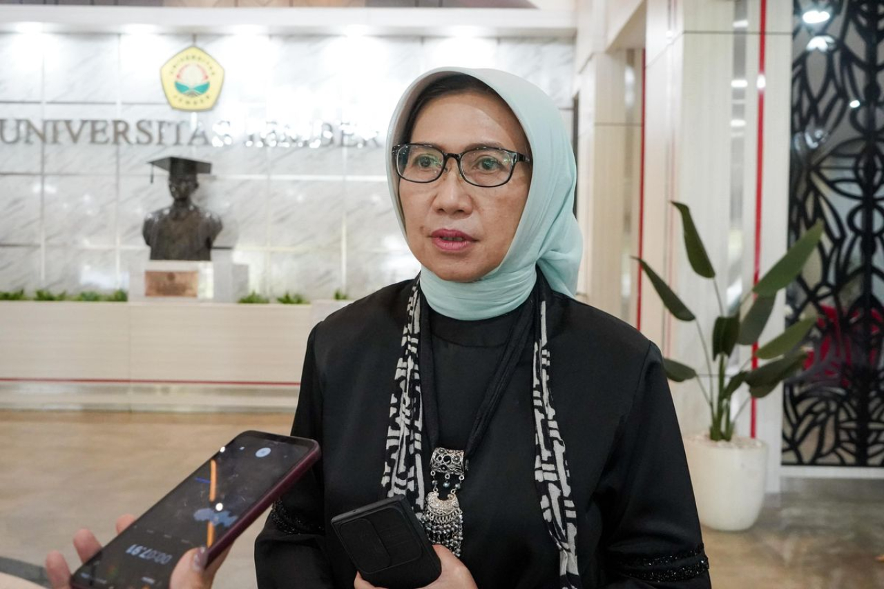 Bupati Lumajang Indah Amperawati