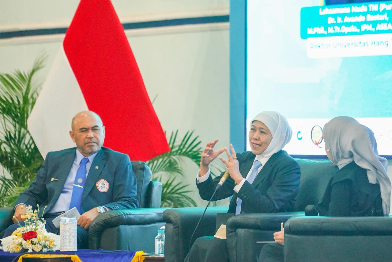 Gubernur Jawa Timur Khofifah dalam paparanya pada Dies Natalis Universitas Hang Tuah Surabaya
