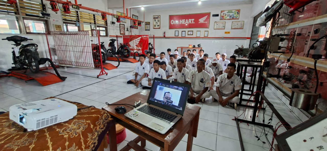 Program ini menjadi wadah kolaborasi, networking, edukasi, dan pengenalan teknologi bagi siswa SMK TSM Honda binaan MPM Honda Jatim