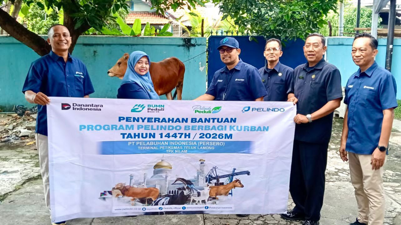 Kegiatan penyerahan bantuan hewan kurban dilaksanakan di Kantor PT Terminal Teluk Lamong