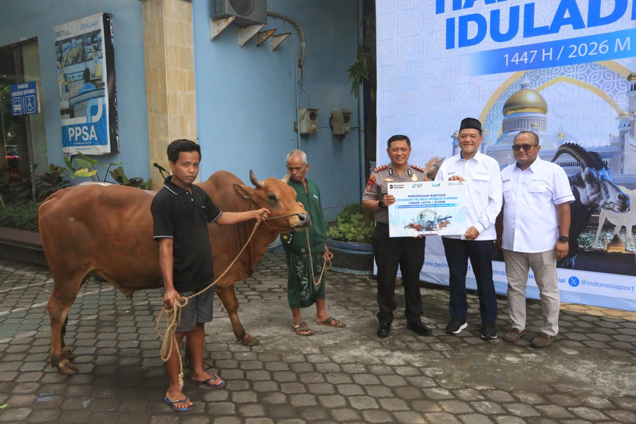 Pelindo Regional 3 melakukan penyaluran hewan kurban di berbagai wilayah kerja perusahaan.