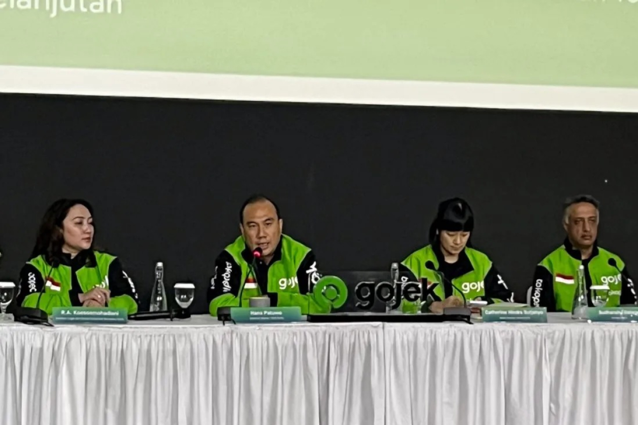 Direktur Utama/CEO PT GoTo Gojek Tokopedia Tbk (GOTO) Hans Patuwo dalam jumpa pers di Jakarta, Selasa