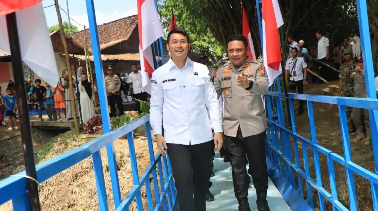 Bupati Tuban Resmikan Jembatan Merah Putih Desa Bangilan Tuban