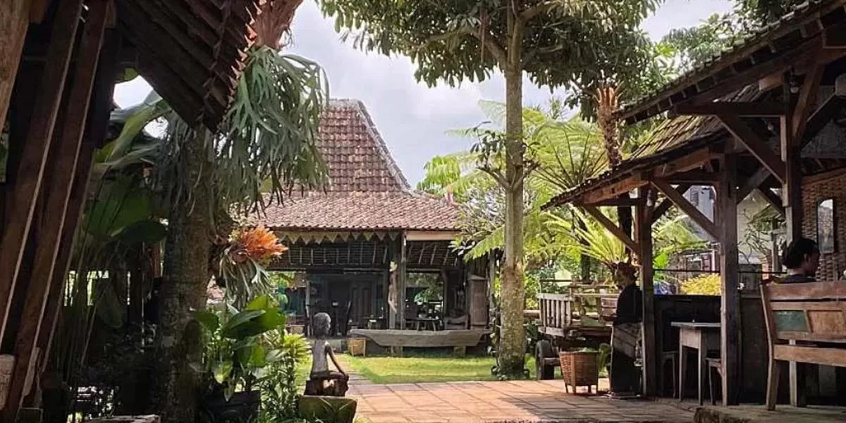 Kopi Sontoloyo di Trawas, Tempat Nongkrong dengan Konsep Rumah Joglo