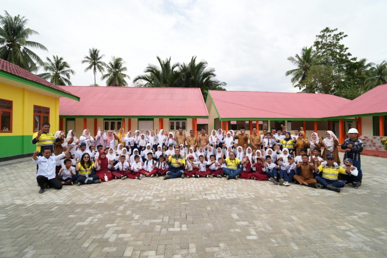 PT Merdeka Copper Gold Tbk (Merdeka atau Perseroan, BEI: MDKA) terus memperkuat upaya pengembangan Sumber Daya Manusia (SDM) lokal melalui penyediaan dan peningkatan fasilitas pendidikan