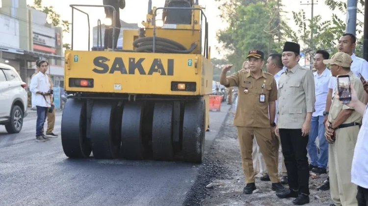 Bupati Jember Pastikan Pelebaran Jalan Ruas Tanggul-Mangli