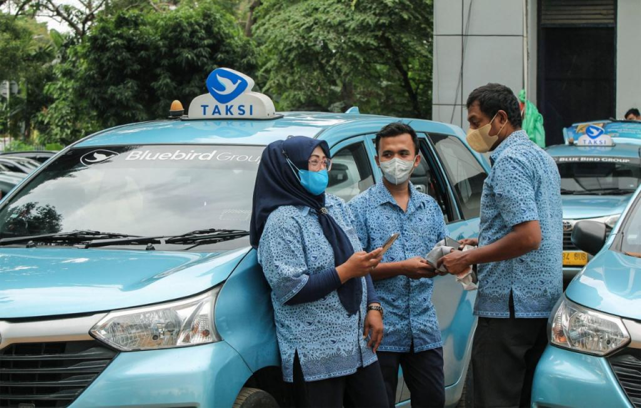Pengemudi taksi Blue Bird