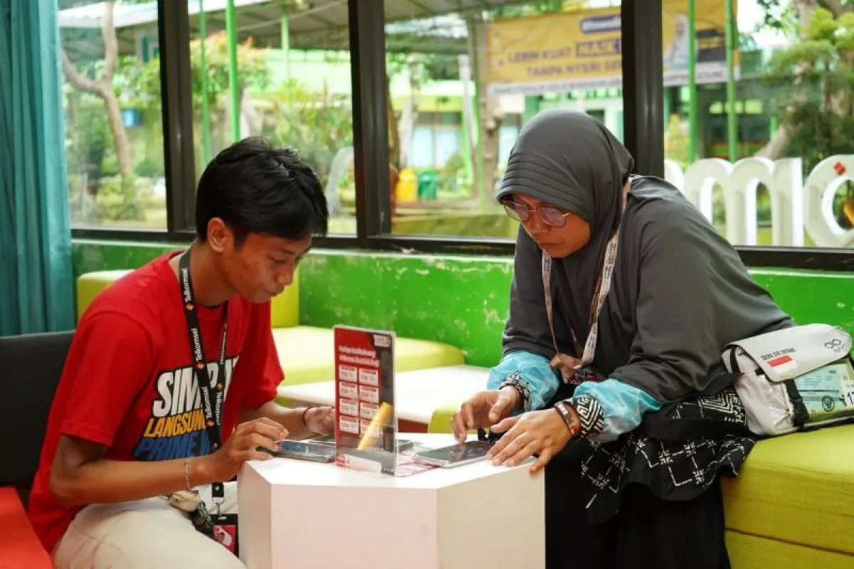 Telkomsel Fasilitasi Kemudahan Komunikasi bagi JCH di Asrama Haji Surabaya