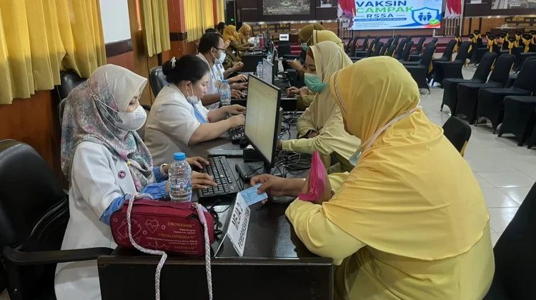 RS Saiful Anwar Malang Gelar Vaksin MR Bagi 1.2224 Tenaga Kesehatan