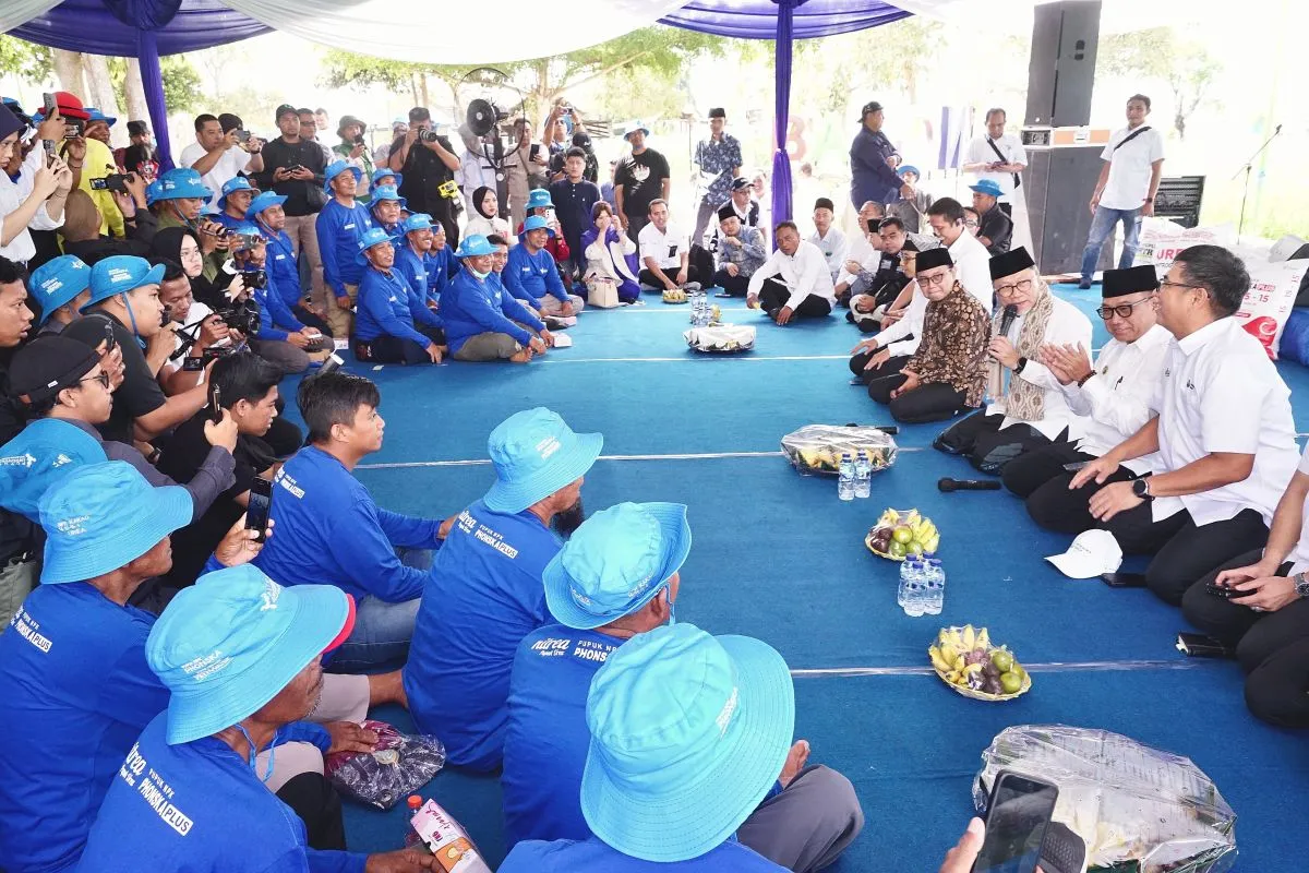 Menko Zulhas Pastikan Ketersediaan Pupuk Kepada Petani Banyuwangi