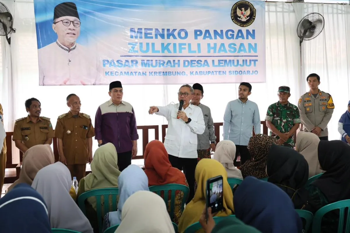 Pastikan Ketersediaan Pangan, Menko Zulhas Tinjau Pasar Sidoarjo