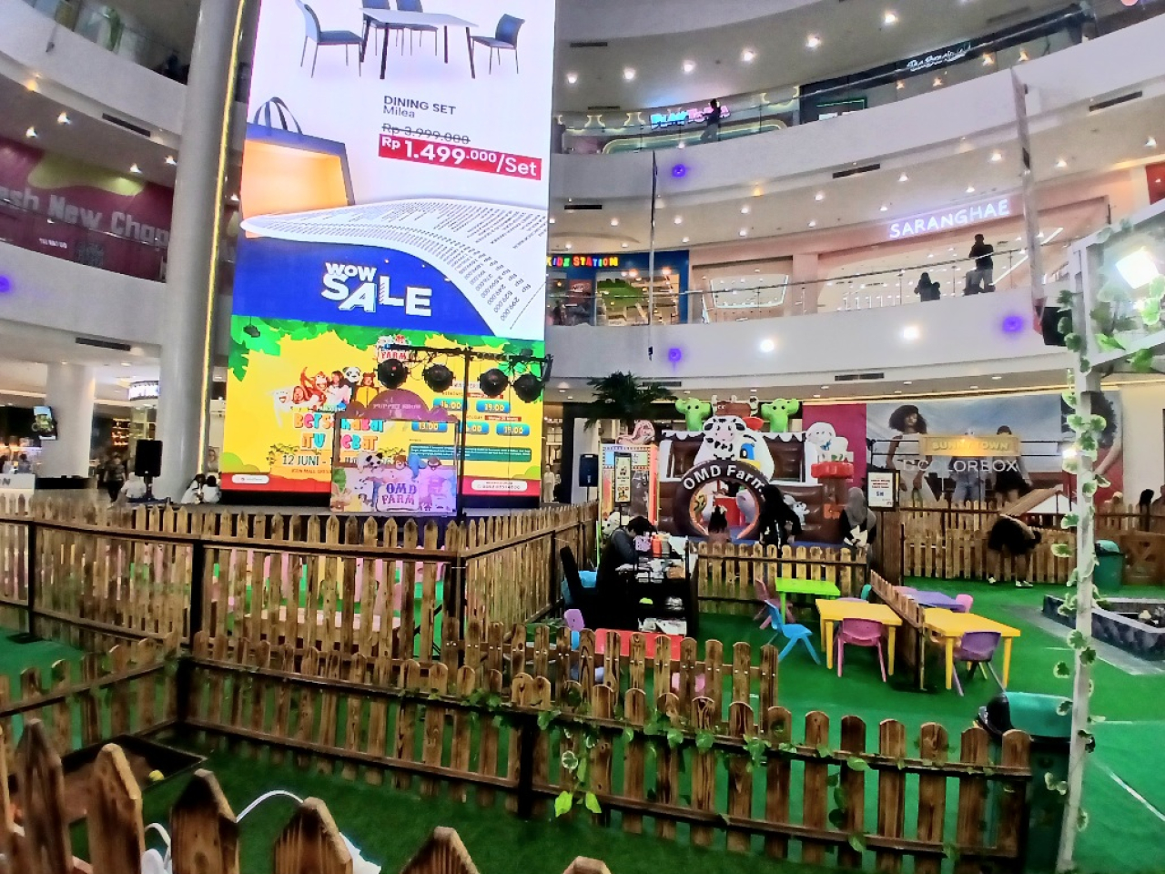 Wahana permainan edukasi Old McDonalds Farm di Icon Mall Gresik