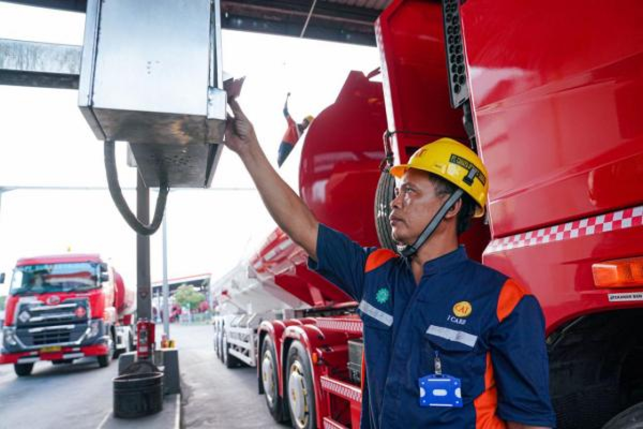 Pengiriman pasokan BBM dari Depo Pertamina untuk SPBU