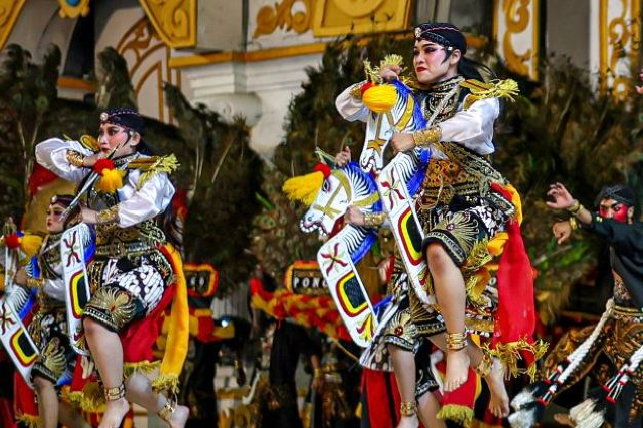 Siswa Sekolah Rakyat Terintegrasi (SRT) 5 Ponorogo tampil dalam Festival Nasional Reog Ponorogo (FNRP) XXXI Tahun 2026 (Foto Antara)