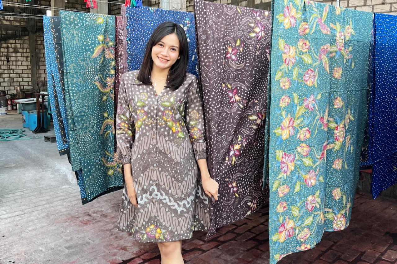 Salah satu pelaku UMKM binaan yang merasakan dampak program tersebut adalah Bella Ayu Paramitha, pemilik Batik Sekar Mulyo asal Rembang