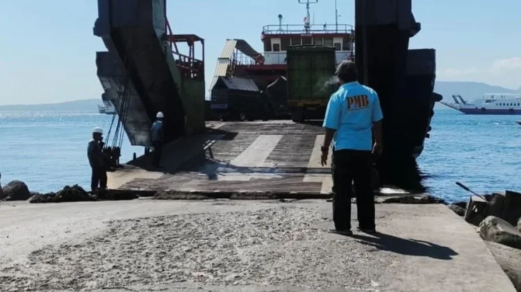 Kapal LCT di Pelabuhan Tanjung Wangi Banyuwangi