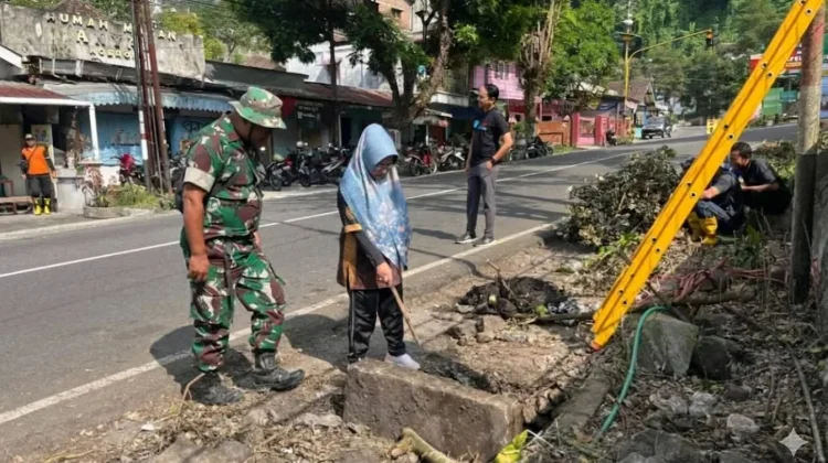 Pemkab Magetan Kampanyekan Gerakan ASRI, Bupati Nanik Tinjau Kerja Bakti di Ngerong