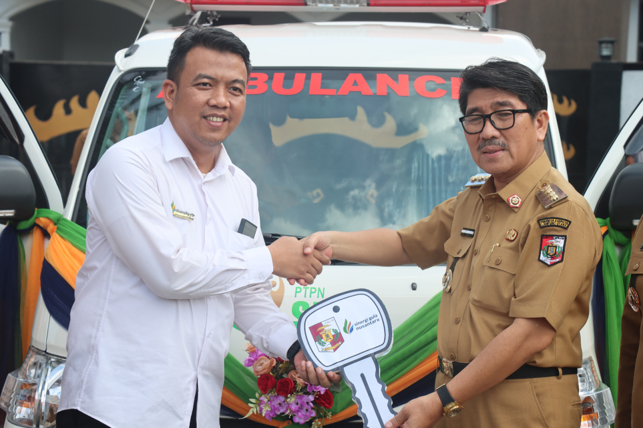 Perwakilan PT SGN melalui  GM PG Bunga Mayang menyerahkan bantuan mobil ambulans Program TJSL kepada Bupati Lampung Utara. Bantuan tersebut diharapkan dapat memperkuat layanan kesehatan masyarakat dan mempercepat penanganan pasien di wilayah Kabupaten Lam