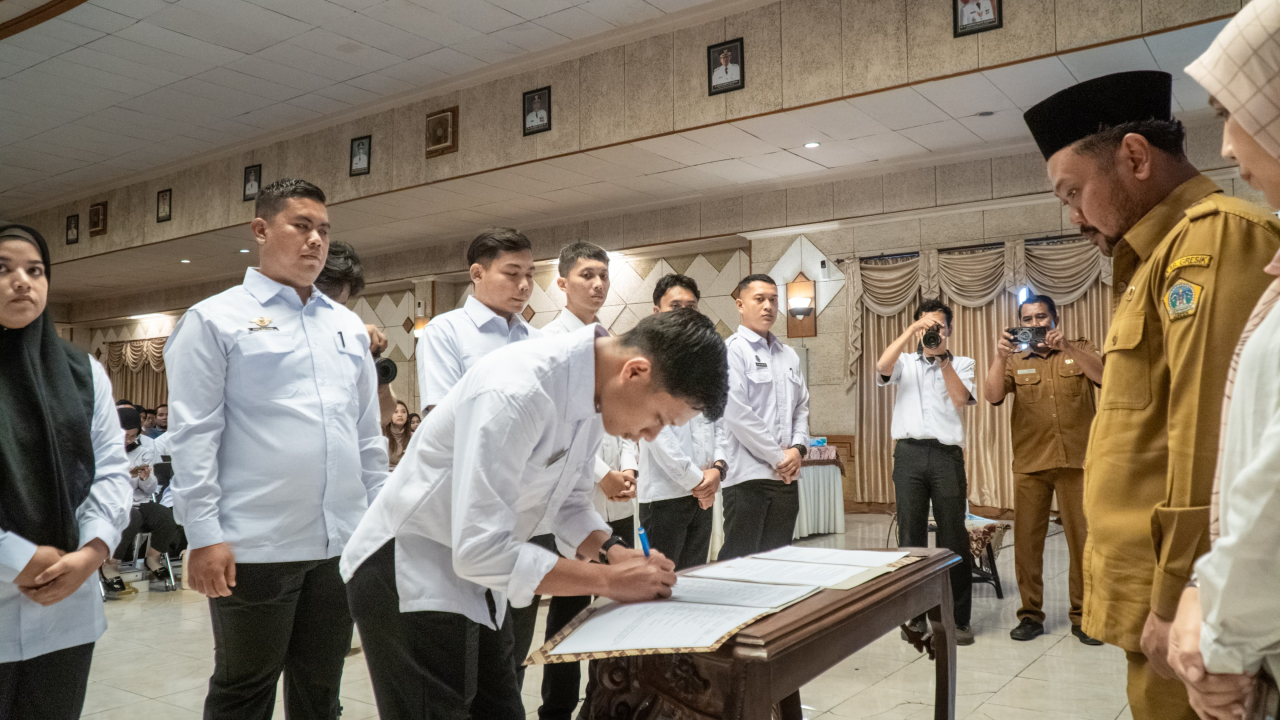 Bupati Yani saat membuka kegiatan pembinaan dan peningkatan kapasitas Satuan Pelayanan Pemenuhan Gizi Kabupaten Gresik Tahun 2026