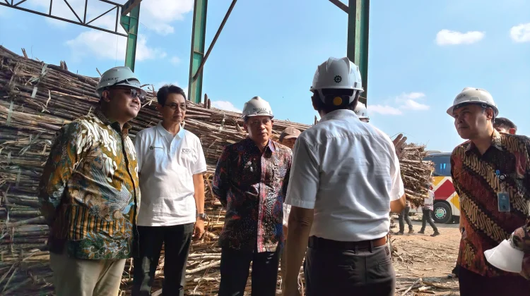 Menkop Dukung Hilirisasi Tebu dan Gula di Kediri