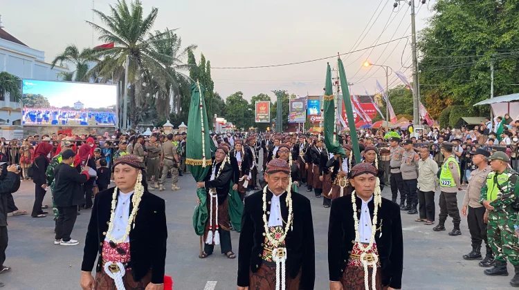 Lautan Manusia Padati Kirab Pusaka Grebeg Suro Ponorogo, Warga Berebut Buceng untuk Ngalap Berkah