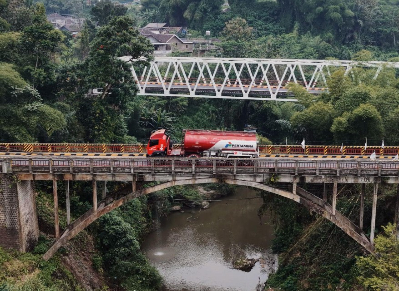 PT Patra Logistik menyalurkan hingga 2,5 juta liter BBM per hari untuk mendukung kebutuhan energi masyarakat di wilayah Malang Raya.