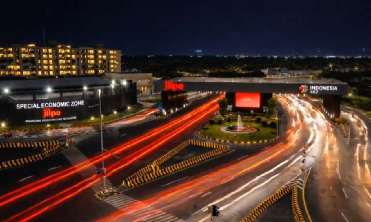 Akses masuk KEK Gresik di Java Integrated Industrial Port Estate Kabupaten Gresik
