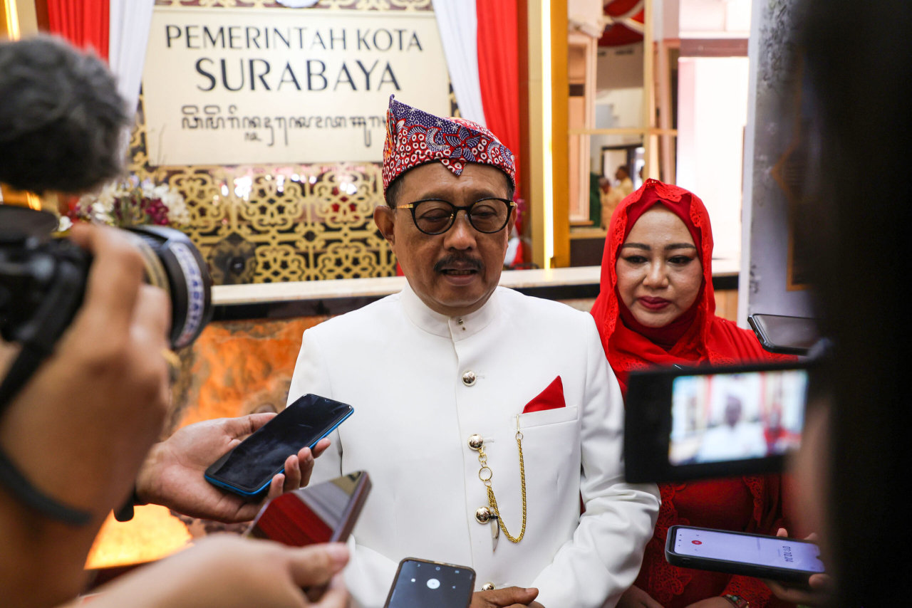 Pelaksana Harian (Plh) Wali Kota Surabaya, Armuji memaparkan capaian dan arah pembangunan saat puncak peringatan Hari Jadi ke-733 Kota Surabaya (HJKS)