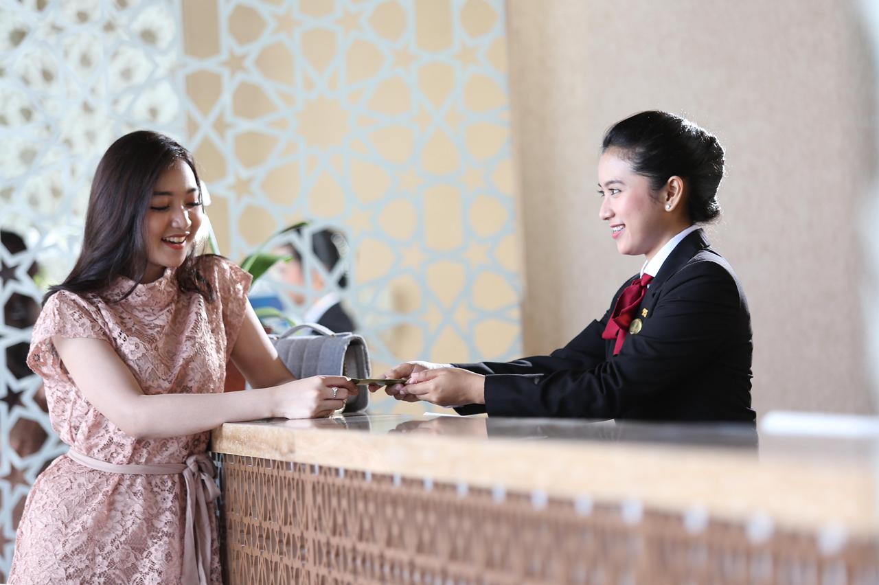 Tamu di Hotel Santika Gresik