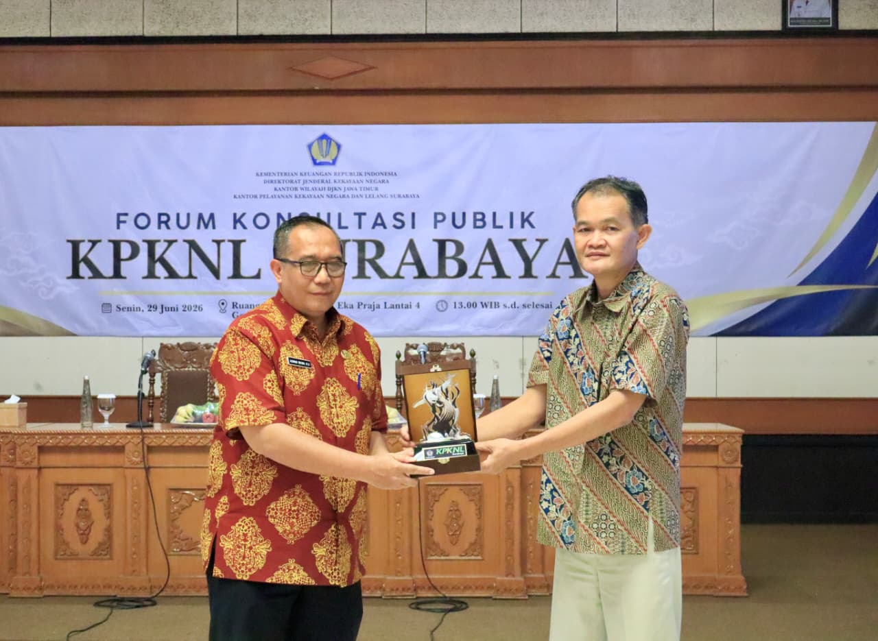 Sekretaris Daerah Kabupaten Gresik, Achmad Washil Miftahul Rachman, saat membuka Forum Konsultasi Publik yang digelar Kantor Pelayanan Kekayaan Negara dan Lelang (KPKNL) Surabaya