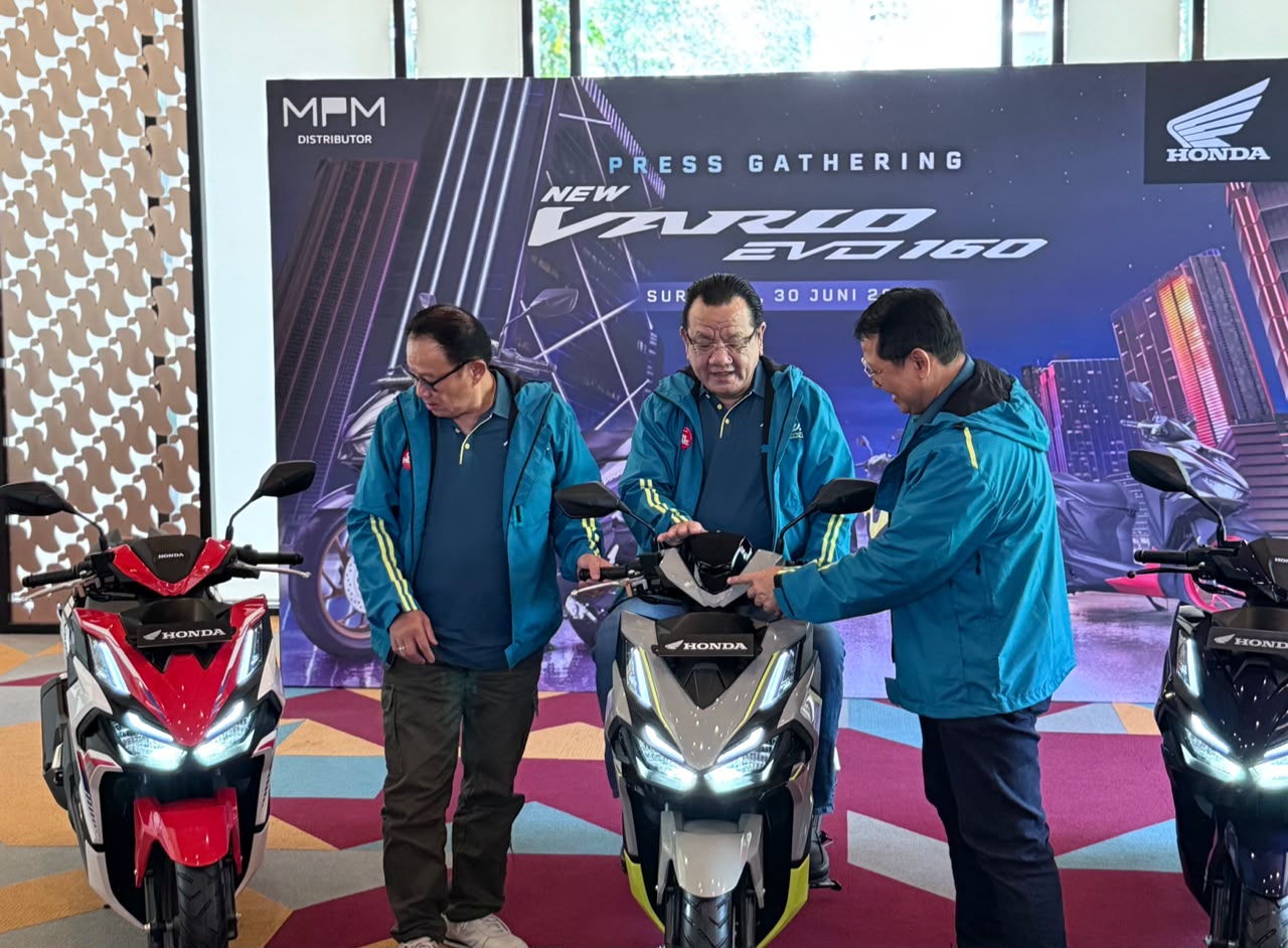 Presiden Direktur MPM Honda Jatim, Suwito M memperkenalkan New Honda Vario Evo 160 kepada masyarakat Jawa Timur dalam acara Regional Launching