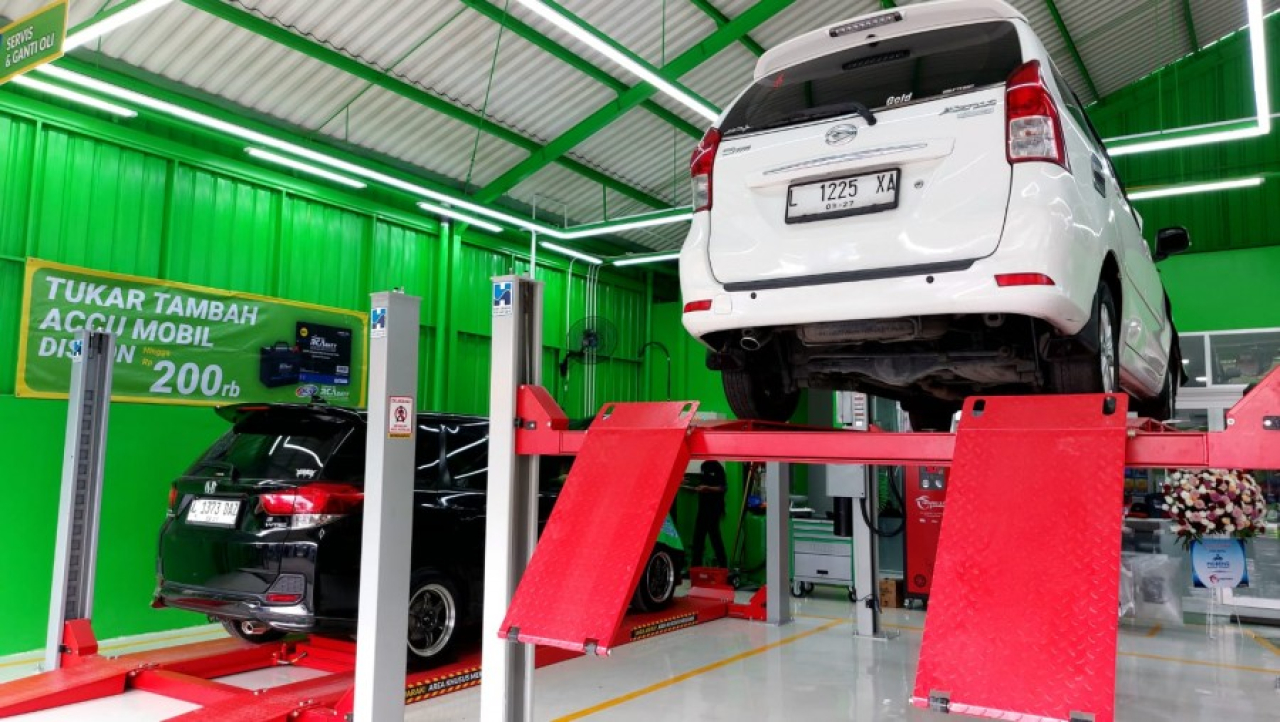 Gerai Mobeng berlokasi di Jalan Raya Sememi Jaya, Kecamatan Benowo, Surabaya