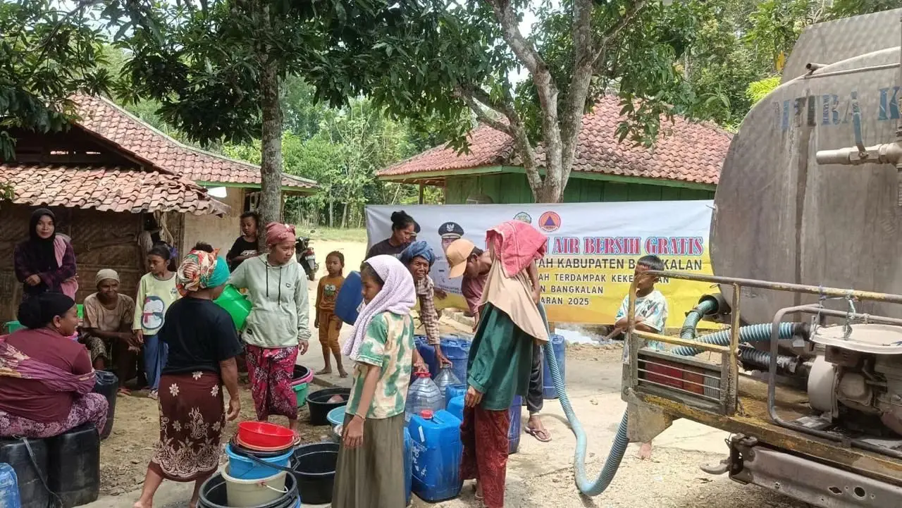 Pemkab Bangkalan Distribusikan Air Bersih ke 20 Desa