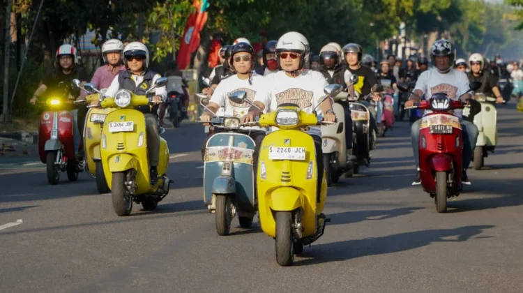 Bupati Yes Bersama Puluhan Scooterist Konvoi Lamongan Sambut HJKL Ke-457