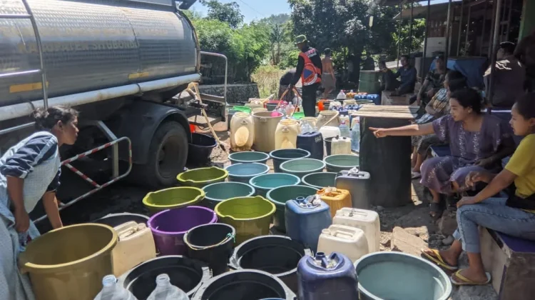 Pemkab Situbondo Mulai Droping Air Bersih ke Desa Terdampak