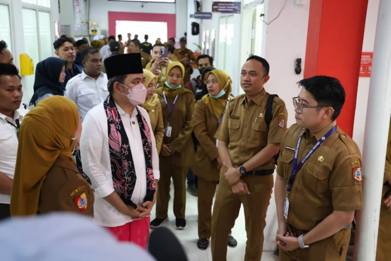 Bupati Jember Muhammad Fawait saat menggelar kunjungan di Puskesmas Pakusari, Jember