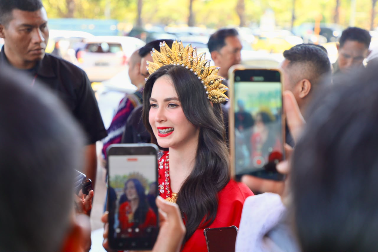 Ketua Dewan Kerajinan Nasional Daerah (Dekranasda) Provinsi Jawa Timur Arumi Bachsin Emil Dardak