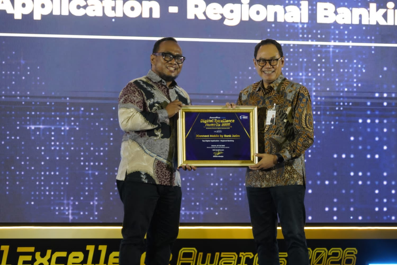 Melalui aplikasi digital JConnect Mobile, Bank Jatim sukses meraih penghargaan Top Digital Application Regional Banking – JConnect by Bank Jatim
