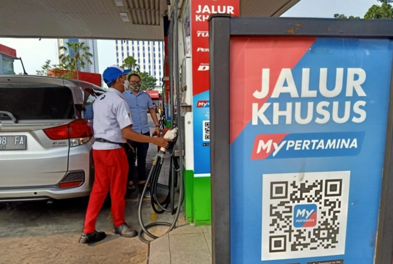 Pengisian BBM subsidi di salahsatu SPBU dengan QR Code Pertamina