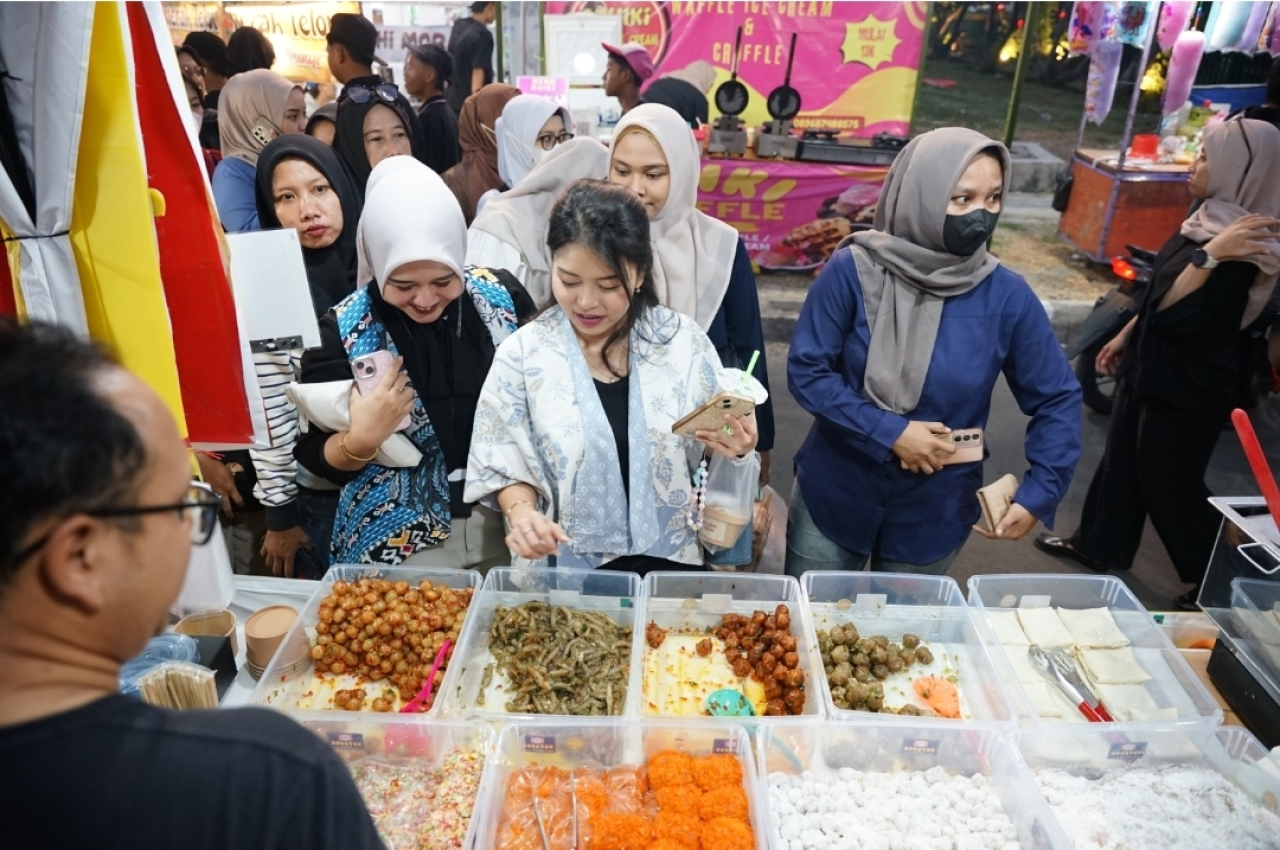 Kegiatan transaksi selama penyelenggaraan PetroNite Fest 2026