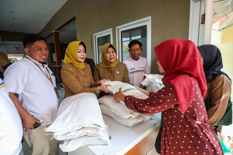184 Ribu Keluarga Penerima Manfaat di Surabaya Terima Bantuan Pangan