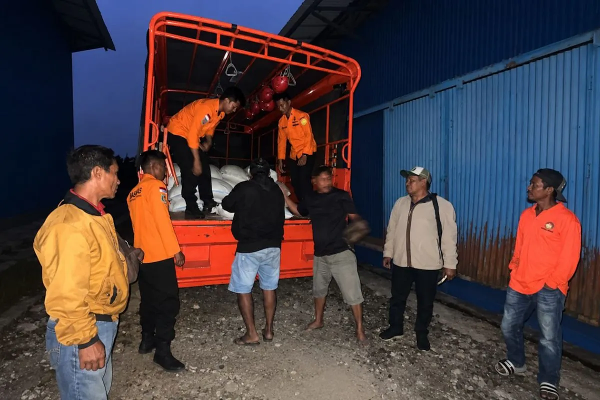 Gempa NTT, Bulog Salurkan 10 Ton Beras dan Minyak Goreng Bantu Korban