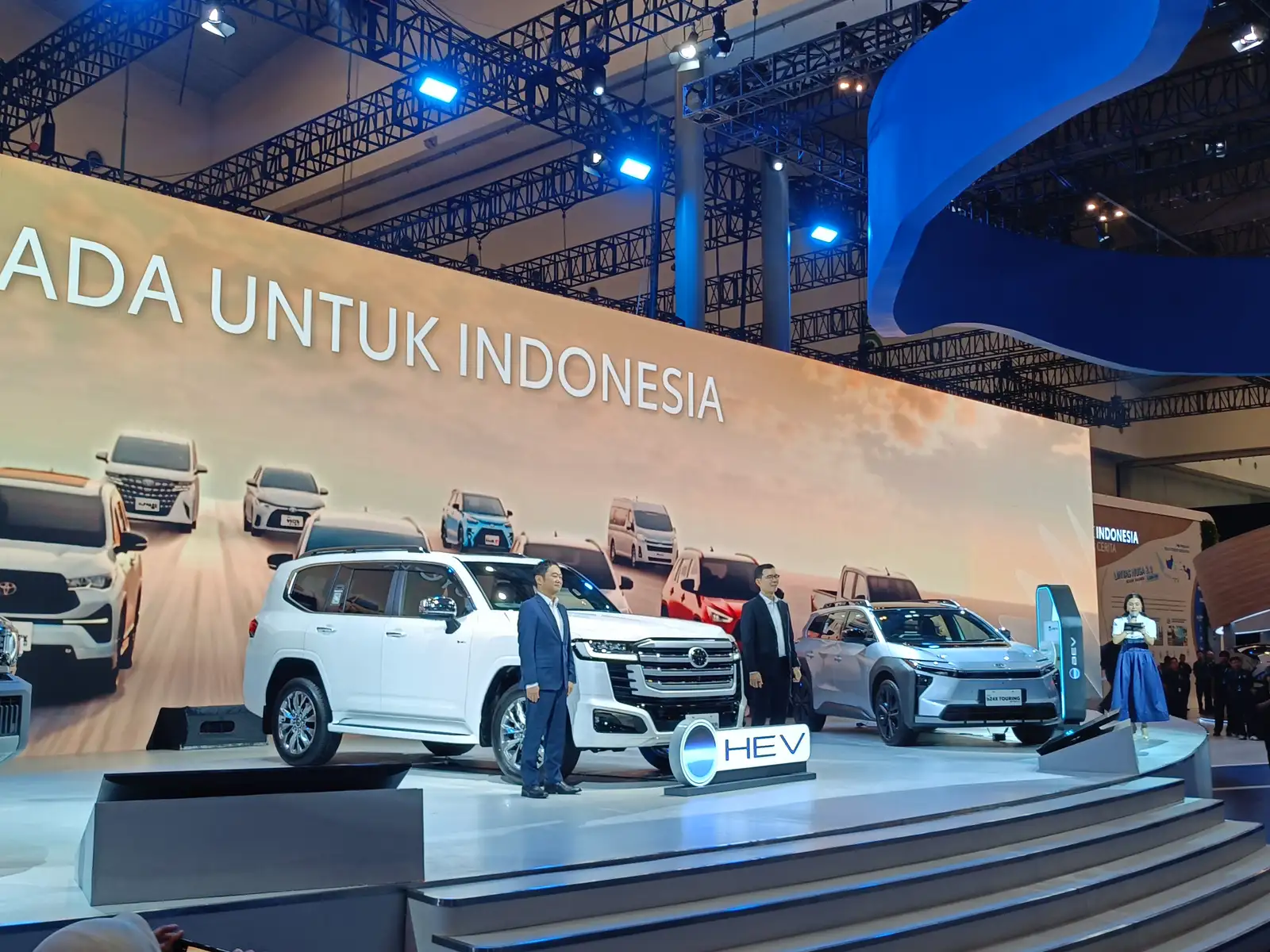 Toyota Boyong LC300 Hybrid, bZ4X Touring, dan Land Cruiser FJ ke GIIAS 2026, Ini Daftar Harganya